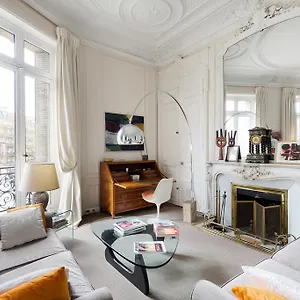 https://haussmann-168.fr-paris.fr
